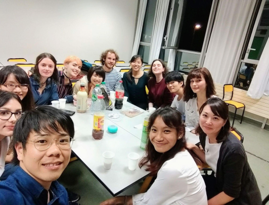 毎週開催されるナント大学日本語学科の学生との交流会。彼らが日本の漫画やアニメに精通していることに驚きました。 