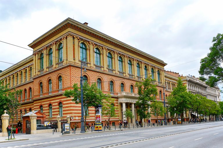 Eötvös Loránd University Budapest Eötvös Loránd Tudományegyetem Elte