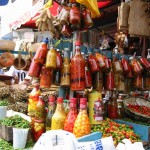 ブラジル・サルバドール市の市場。様々な香辛料