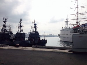 博物館ではなく普通の海軍基地もあります。11月には日本の海上自衛隊の「はまぎり」もやってきました。