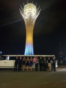 Astana在住のバレリーナ誕生日祝い。リムジンを貸切り、Astanaの夜景を楽しみました。