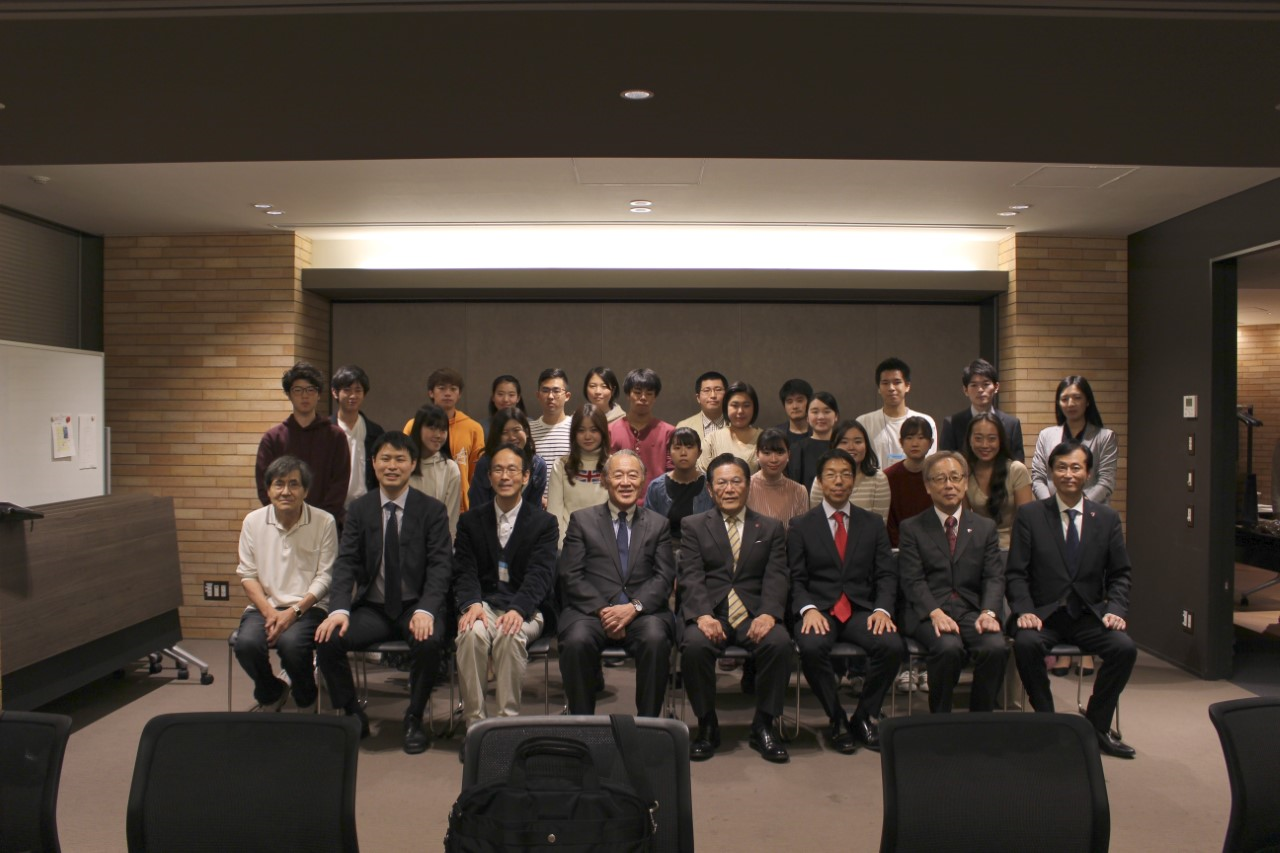 国際関係研究所主催ラウンドテーブル「ソフィアン国家公務員と話そう—日本、世界で活躍する先輩たち」を開催しました